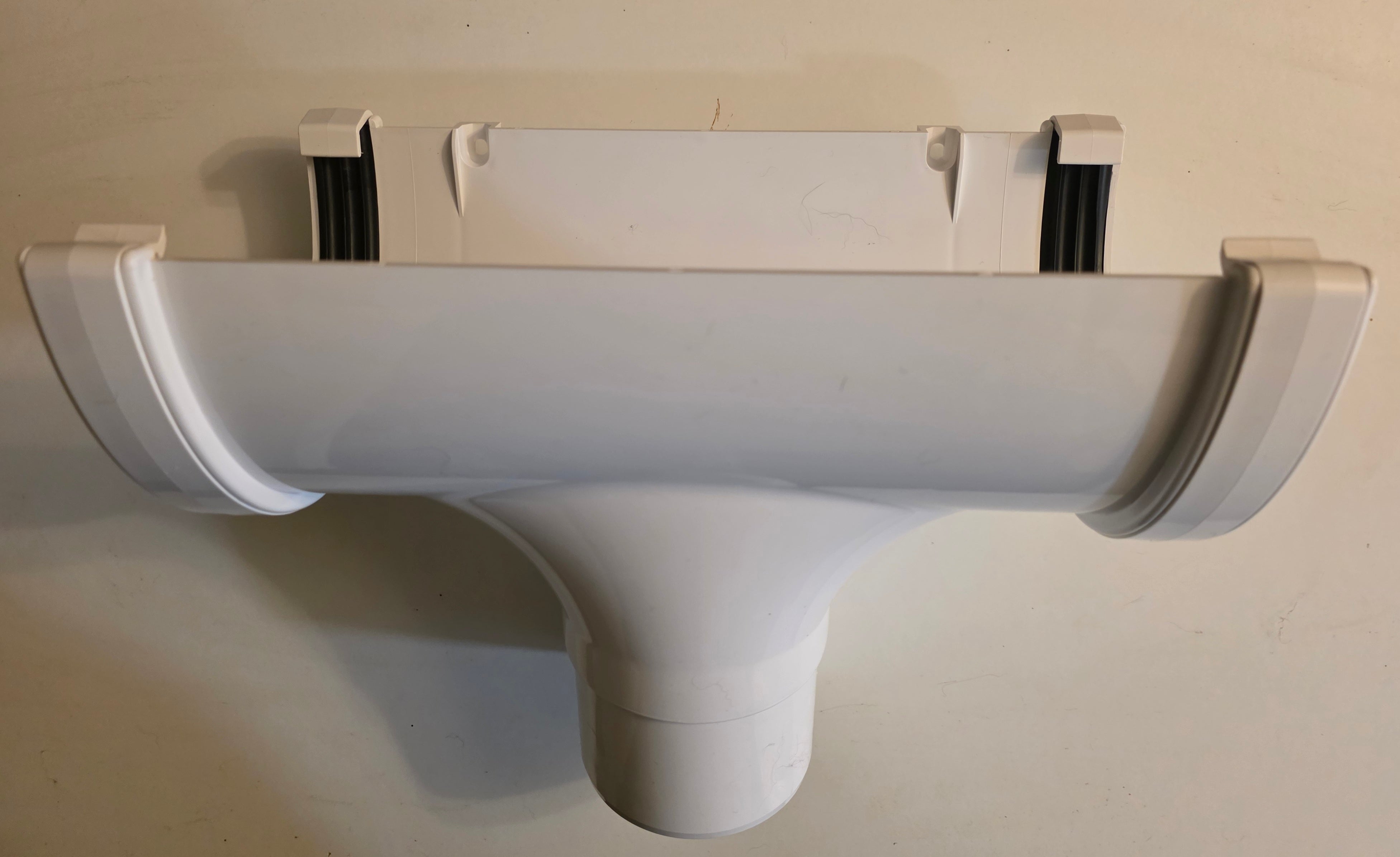FloPlast Industrial/ Xtraflo Gutter Running Outlet - for 110mm Downpipe 170mm White